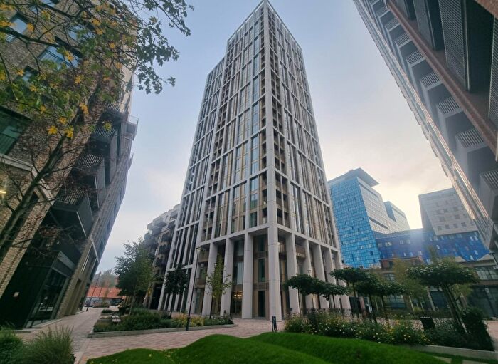 2 Bedroom Apartment For Sale In Cendal Crescent, London, E1