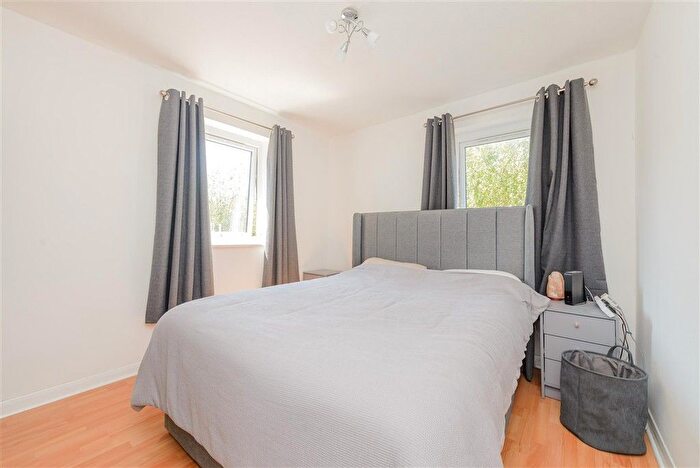2 Bedroom Flat For Sale In Richmond Road, Gillingham, Kent, ME7