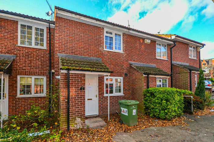 3 Bedroom Semi-Detached House To Rent In Bluecoat Close, City Centre, NG1