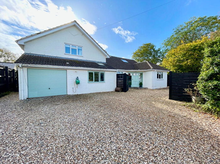 5 Bedroom Detached House For Sale In High Street, Kintbury, Berkshire, RG17