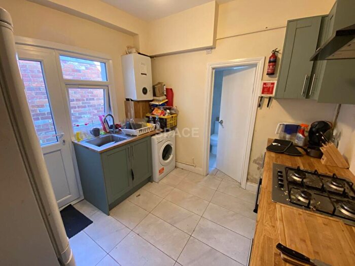 5 Bedroom Terraced House To Rent In St Peters Road, Earley, RG6