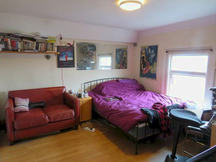 1 Bedroom Studio To Rent In B, Archway Road, Highgate, N6