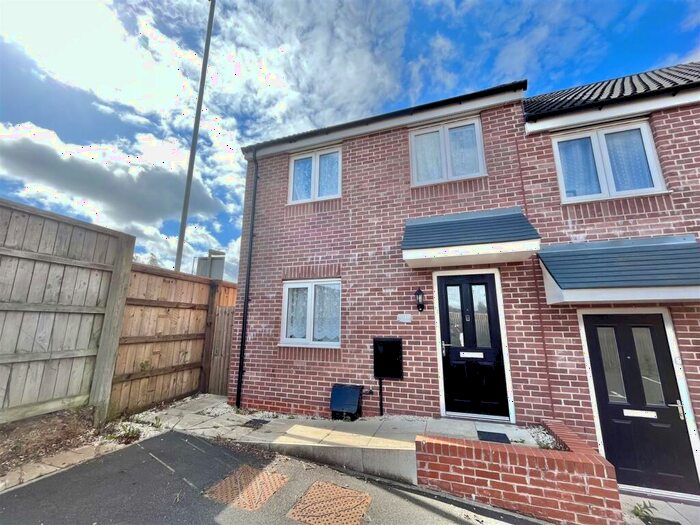 3 Bedroom Semi-Detached House To Rent In Hilton Close, Pleasley, Mansfield, NG19