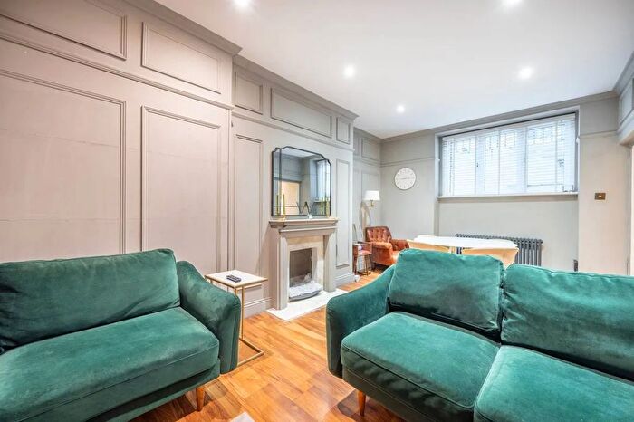 Studio To Rent In Gloucester Terrace, Bayswater, W2