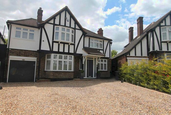 5 Bedroom Detached House To Rent In Oakleigh Gardens, Edgware, HA8