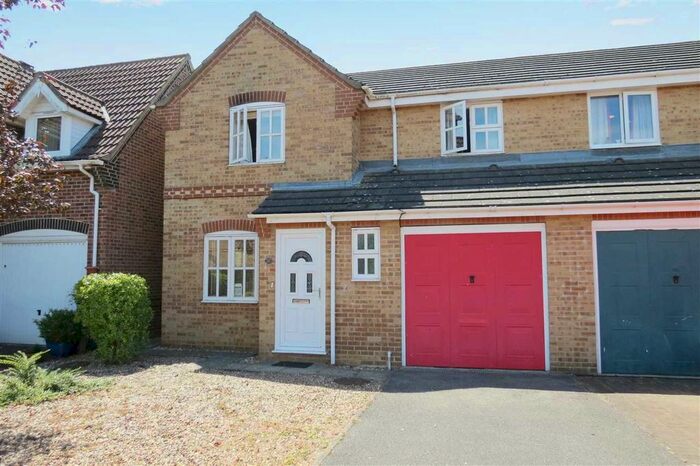 3 Bedroom Semi-Detached House To Rent In Oak Road, Sleaford, NG34