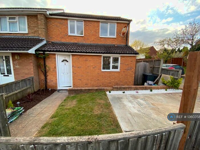 2 Bedroom End Of Terrace House To Rent In The Oundle, Hertfordshire, SG2