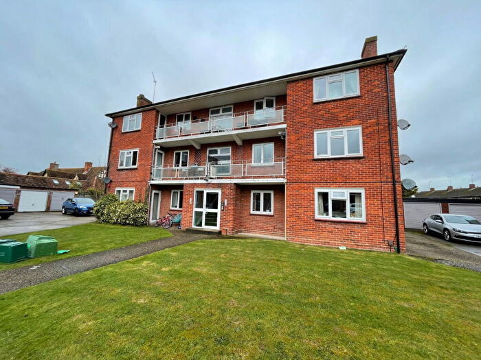 2 Bedroom Flat To Rent In Stroud Green, Newbury, RG14