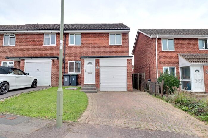 3 Bedroom Semi-Detached House To Rent In Wesermarsch Road, Waterlooville, PO8