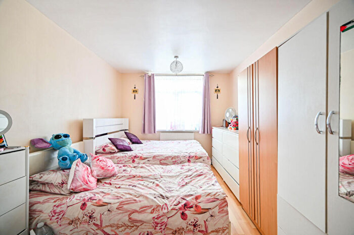 2 Bedroom Flat For Sale In Bromley High Street, , Bow, London, E3