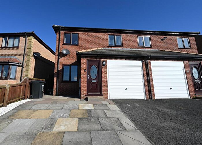 3 Bedroom Semi Detached House To Rent In Lawrence Crescent, DL10