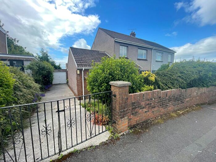 3 Bedroom Semi-Detached House For Sale In Penyrallt Avenue, Bridgend, CF31