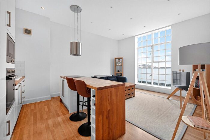 2 Bedroom Flat To Rent In Gainsford Street, London, SE1