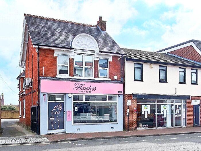 2 Bedroom Flat To Rent In Camp Road, Farnborough, Hampshire, GU14