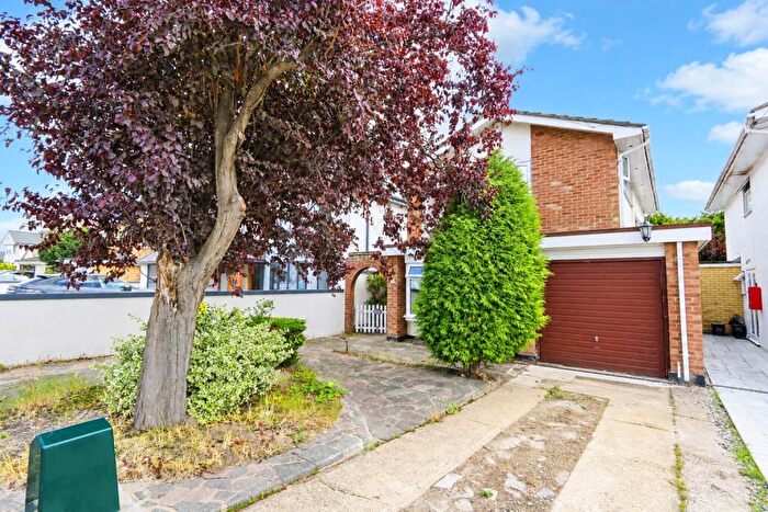 4 Bedroom Detached House For Sale In Shipwrights Drive, Thundersley, Essex, SS7