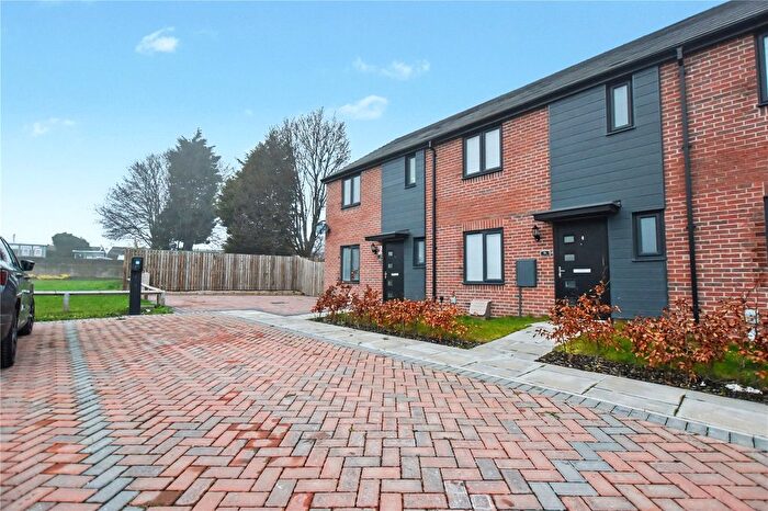 3 Bedroom Town House For Sale In Speckled Wood Approach, Churwell, Morley, Leeds, LS27