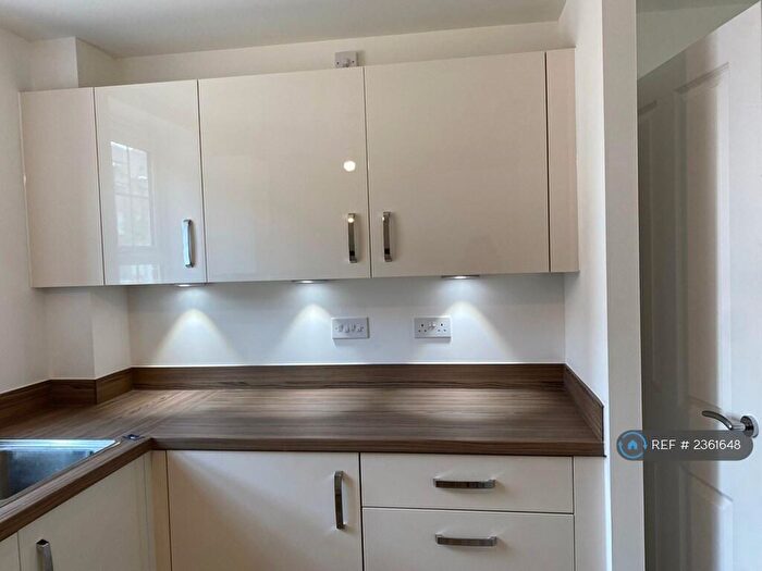 2 Bedroom Flat To Rent In Shaw Road, Newbury, RG14