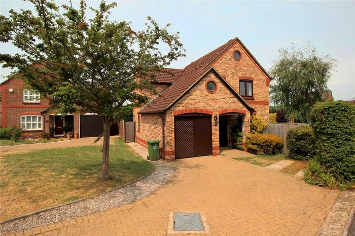 3 Bedroom Detached House To Rent In Chaffinch Crescent, Billericay, CM11