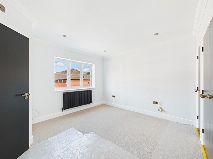 4 Bedroom Property To Rent In Cherrytrees, Coulsdon, CR5