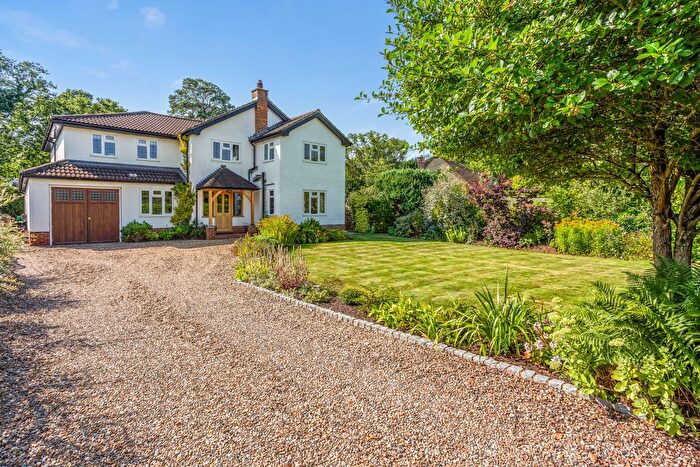 4 Bedroom Detached House For Sale In Woodstock, West Clandon, GU4