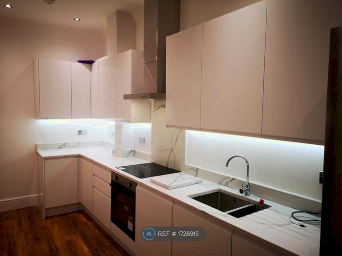 2 Bedroom Flat To Rent In Whitechapel Road, London, E1