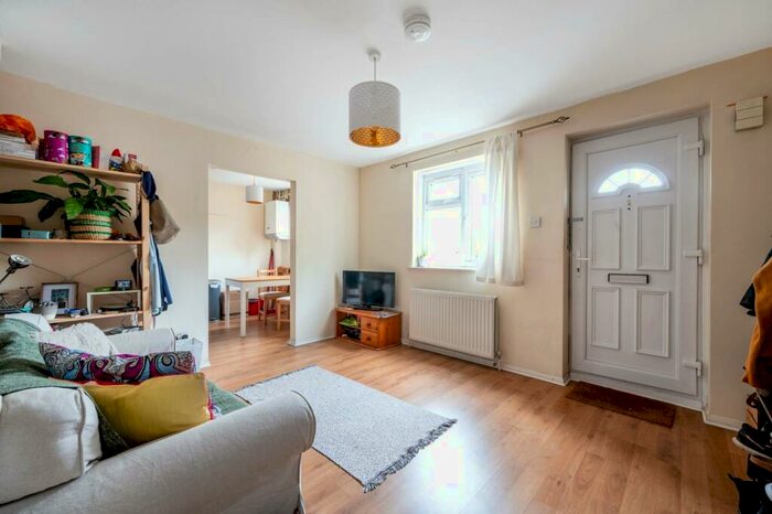 2 Bedroom Semi-Detached House To Rent In Maybury Hill, Woking, GU22