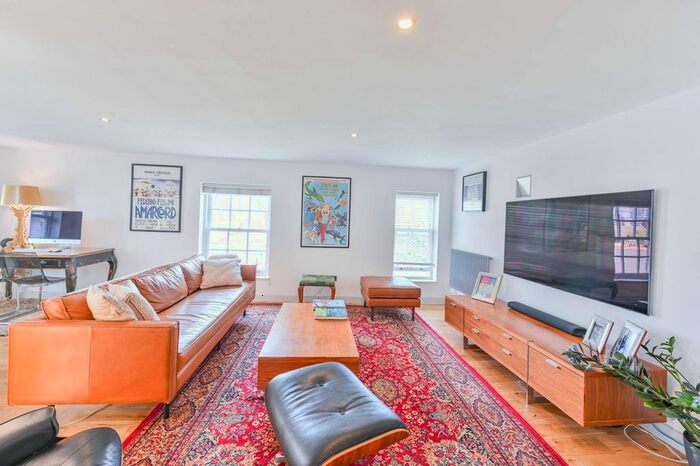 3 Bedroom Flat To Rent In Lawn Lane, Vauxhall, London, SW8