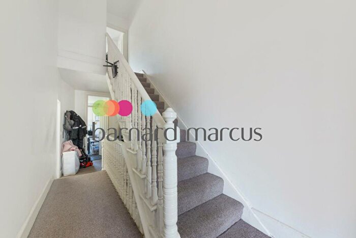 2 Bedroom House To Rent In Thurlestone Road, London, SE27