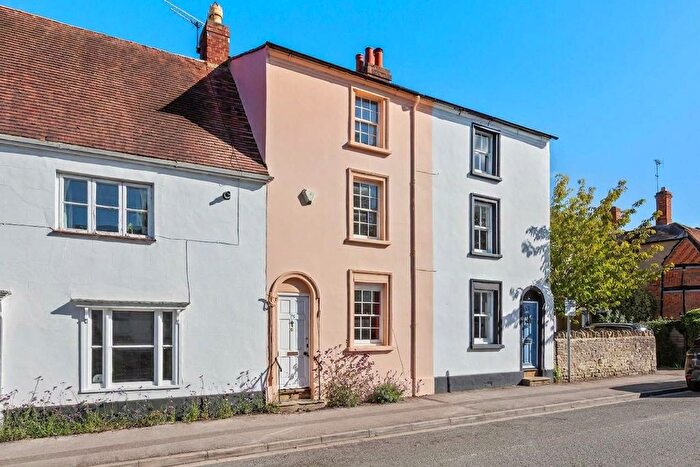 3 Bedroom Terraced House For Sale In High Street, Thame, OX9