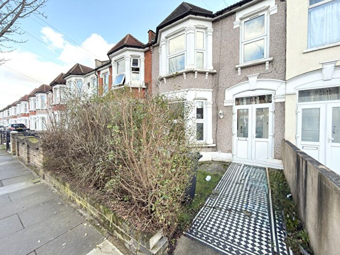 3 Bedroom Terraced House To Rent In Clandon Road, Ilford, IG3