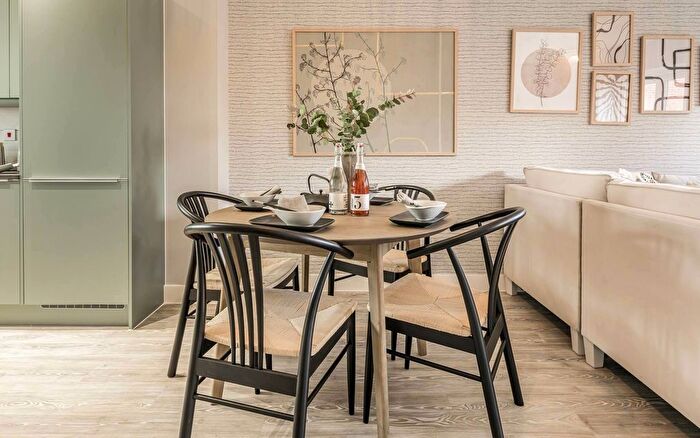 3 Bedroom Semi Detached House For Sale In Ashby Road, Daventry, NN11