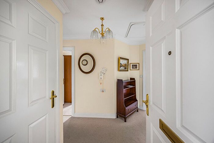 2 Bedroom Flat For Sale In Commercial Street, Cheltenham, Gloucestershire, GL50