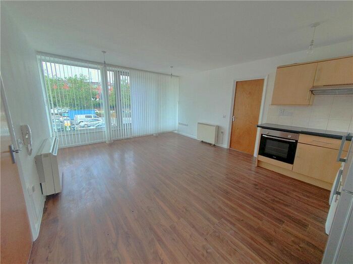 3 Bedroom Flat To Rent In London Road, Mitcham, CR4