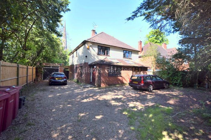 3 Bedroom Flat To Rent In Christchurch Gardens, Reading, RG2