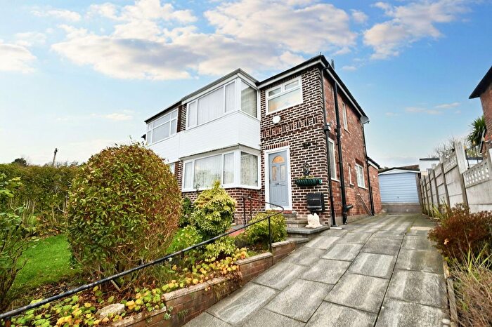 3 Bedroom Semi-Detached House For Sale In Sandy Lane, Salford, M6