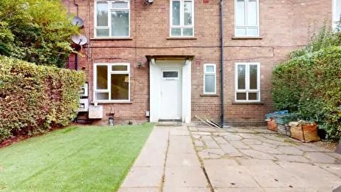 3 Bedroom Flat To Rent In Canada Crescent, London, W3