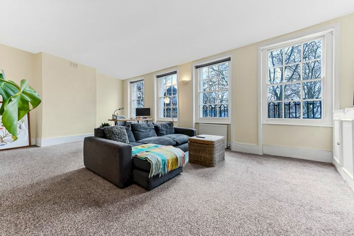 2 Bedroom Flat To Rent In The Pavement, London, SW4