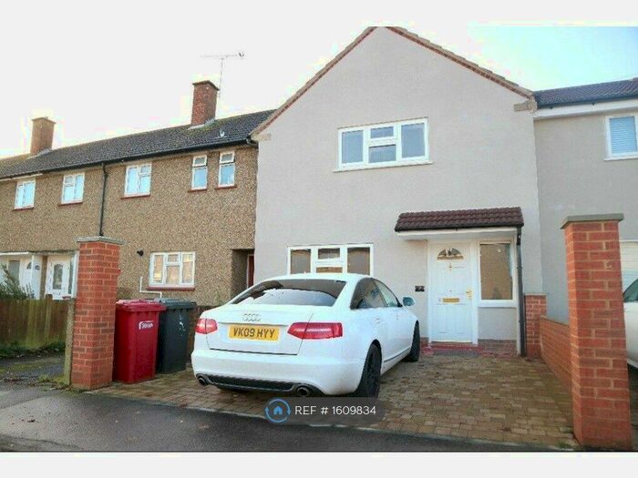 2 Bedroom Terraced House To Rent In Dornels, Slough, SL2