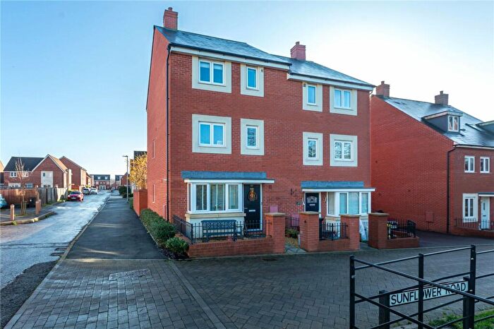 4 Bedroom Semi-Detached House To Rent In Sunflower Road, Lyde Green, Bristol, BS16