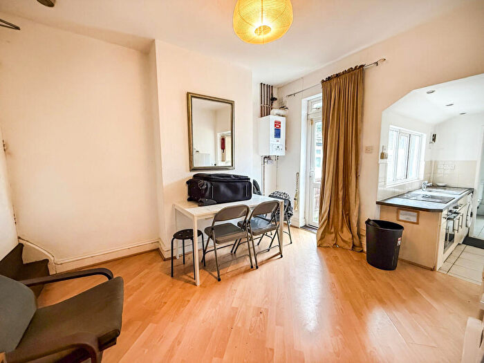 4 Bedroom Terraced House To Rent In Beeston Road, Dunkirk, Nottingham, NG7