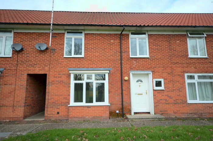 3 Bedroom Terraced House To Rent In Venning Road, RG2