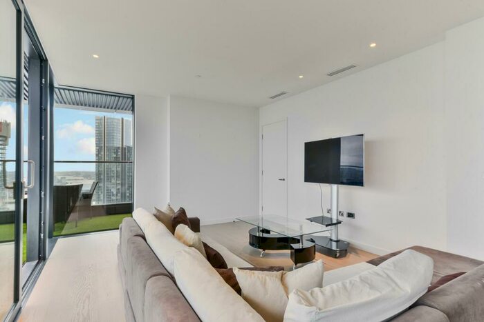 2 Bedroom Apartment To Rent In Bagshaw Building, Wardian, London, E14