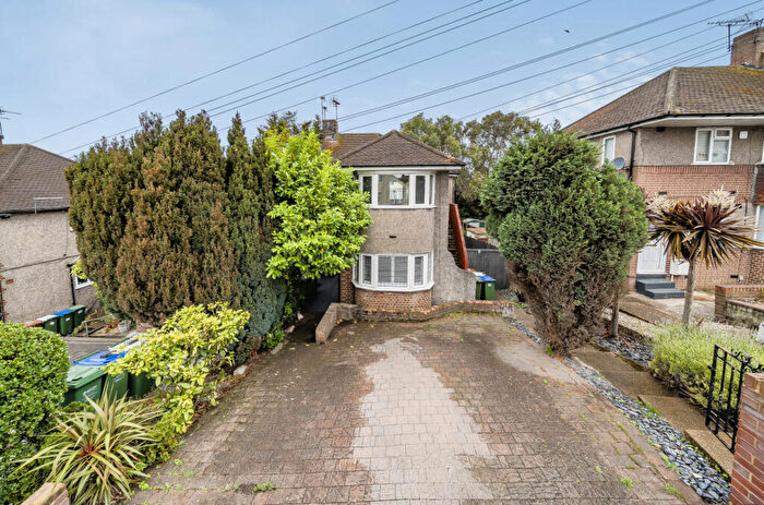 3 Bedroom Maisonette For Sale In Castleton Avenue, Bexleyheath, Kent, DA7