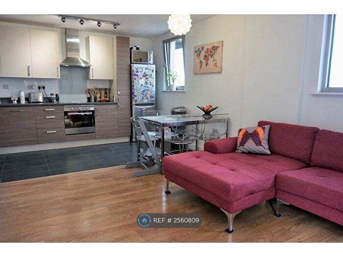 2 Bedroom Flat To Rent In Ashview Apartments, London, N4