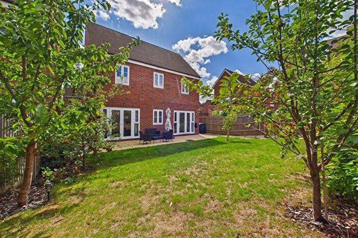 3 Bedroom Detached House For Sale In Isabella Walk, Tadworth, KT20