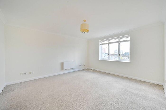 2 Bedroom Flat For Sale In Regents Court, Kingston, Kingston Upon Thames, KT2