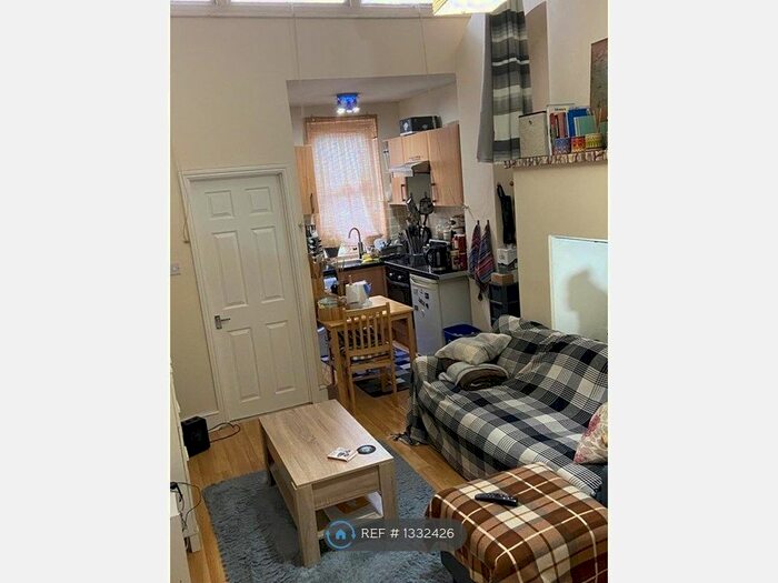 Studio To Rent In Holloway Road, London, N7