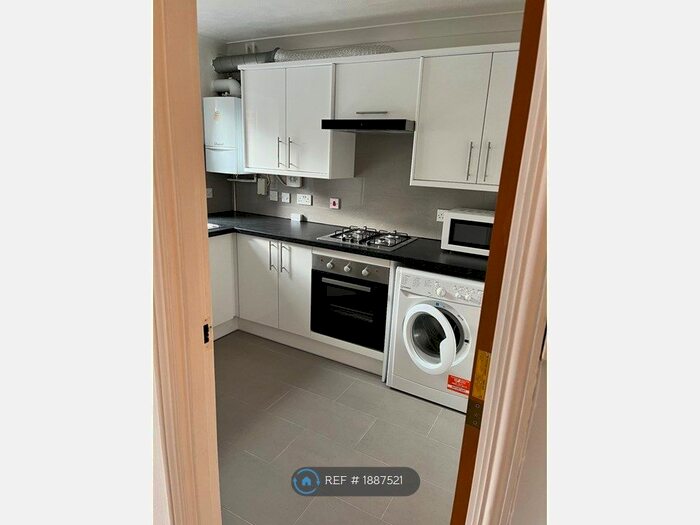 3 Bedroom Semi-Detached House To Rent In Swan Drive, London, NW9