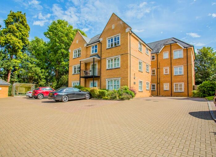 2 Bedroom Flat To Rent In Waglands Garden, Buckingham, MK18