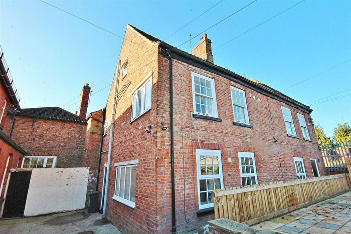 1 Bedroom Flat For Sale In Station Houses, Ousegate, Selby, YO8
